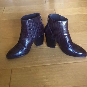 Zara Reptile Bootie w/stacked heel SZ 37